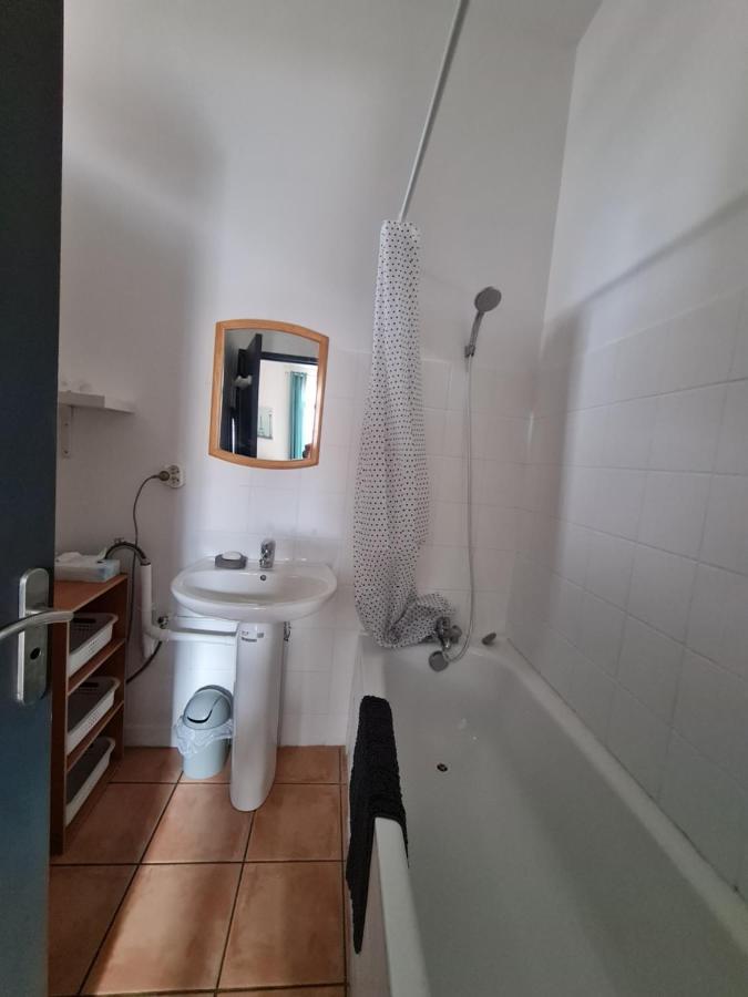 Le Prieure - Studios Jusqu'A 4 Personnes Villeneuve-lès-Béziers Exterior foto