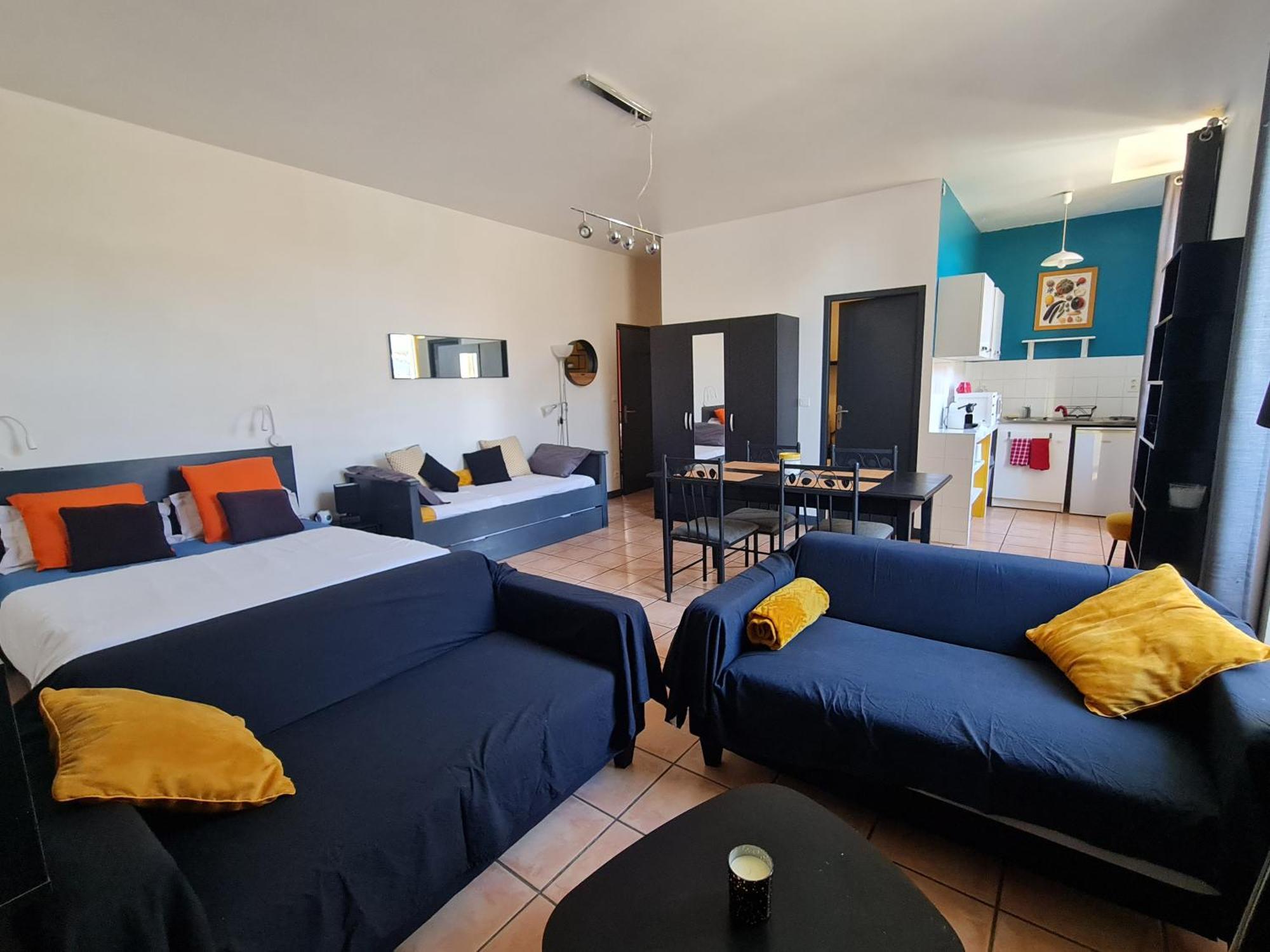 Le Prieure - Studios Jusqu'A 4 Personnes Villeneuve-lès-Béziers Exterior foto